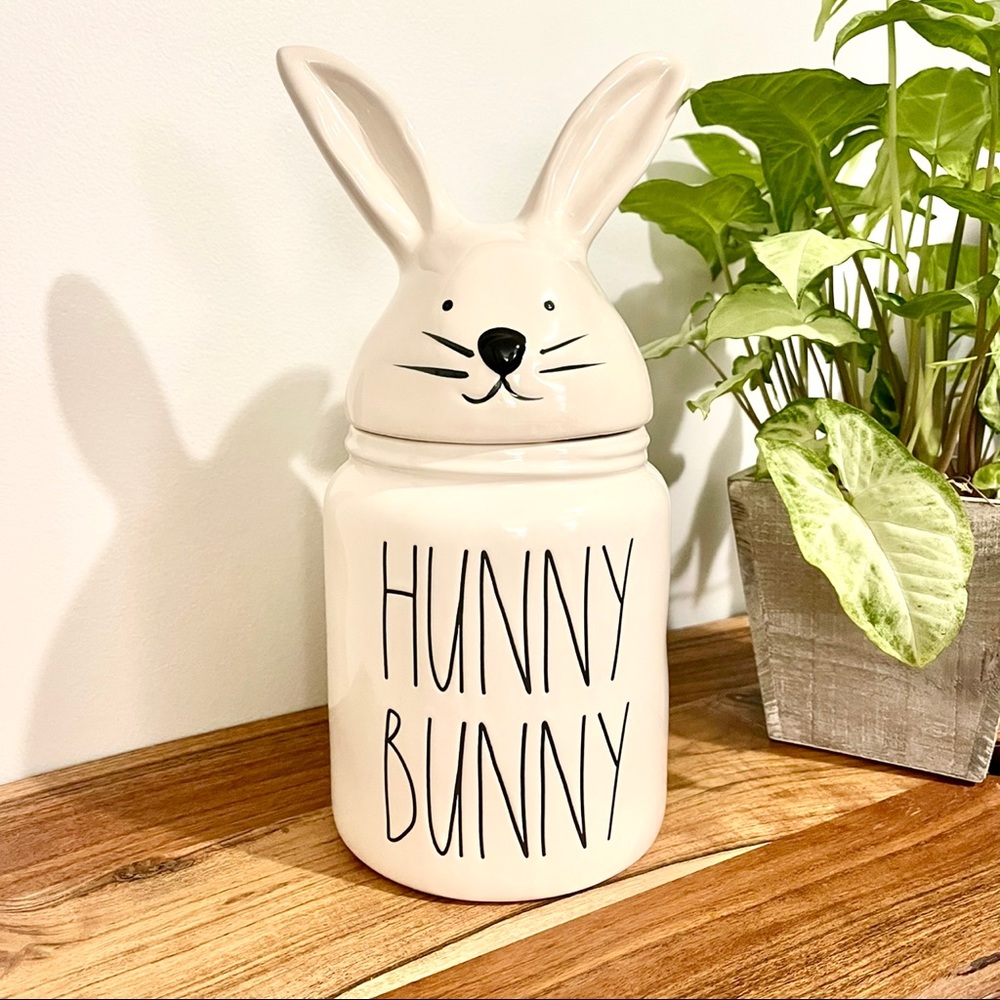 Rae Dunn Medium canister